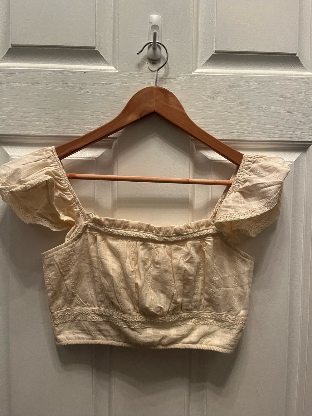 NWT ALTAR'D STATE CREAM RUFFLE SLEEVE CROP TOP- SMALL